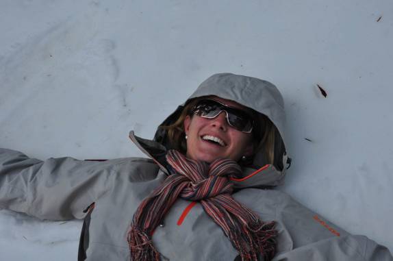 Brincando na neve no Sequoia National Park, na Califórnia - EUA